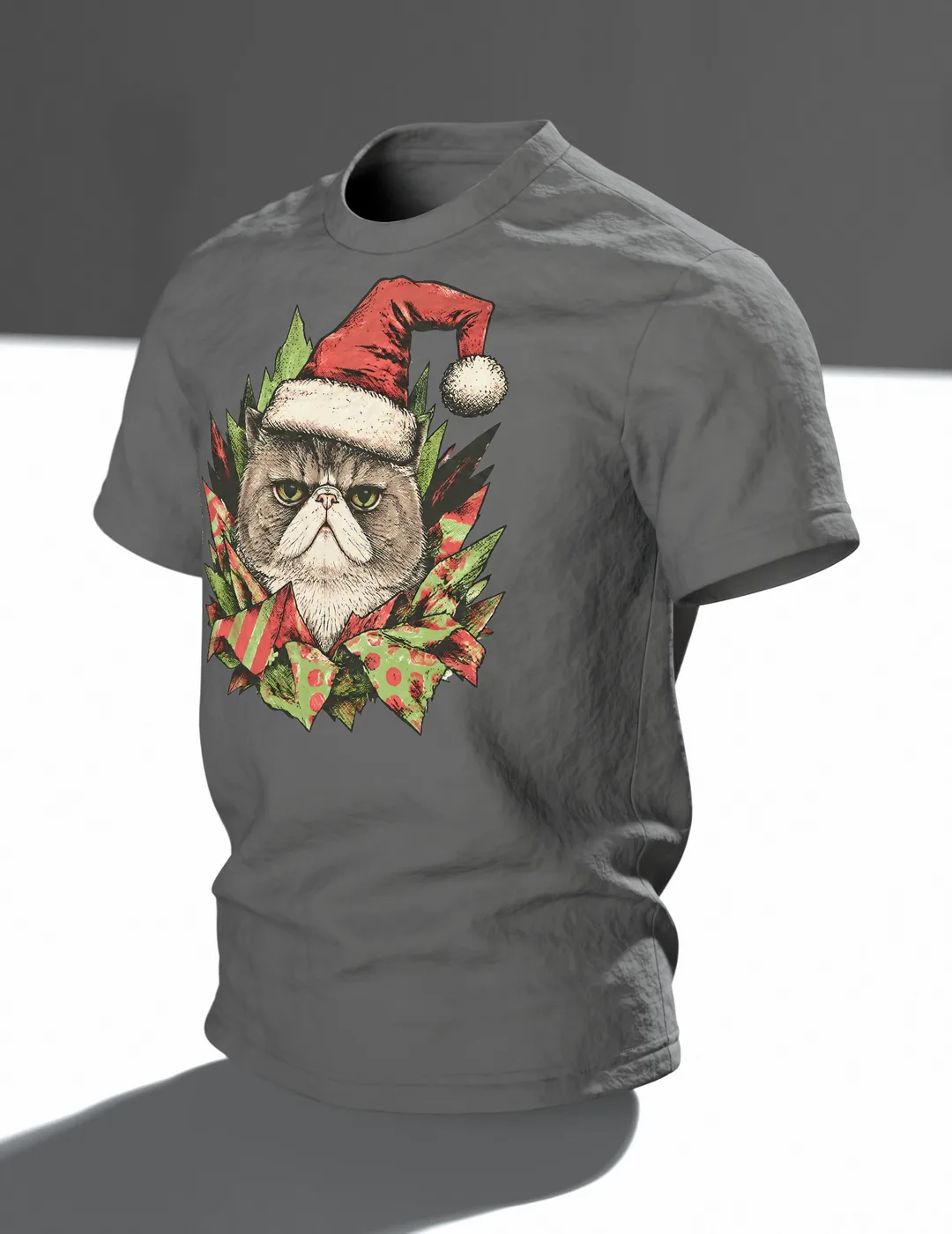 Mürrische Katze Weihnachtsmütze T-Shirt: Humorvolles Design, Im Raum, schräg