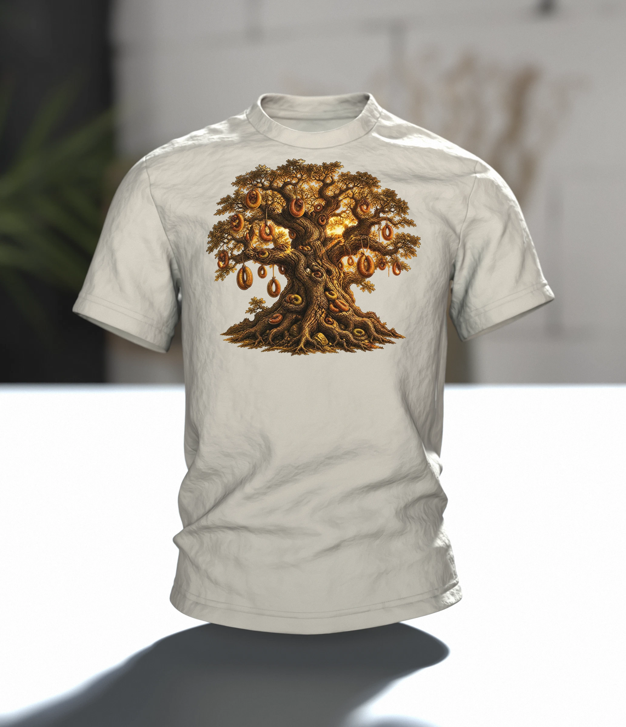 Wurstbaum Eiche T-Shirt, Fantasy-Märchenbaum mit Wurstkränzen im Goldlicht, Im Raum