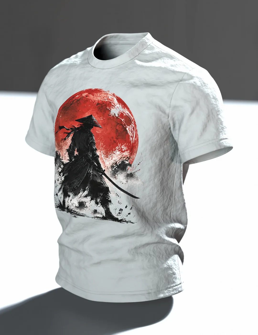 Samurai roter Mond T-Shirt, Tuschekrieger mit Katana vor dem Blutmond, zwei Samurai am Rücken, Im Raum, schräg