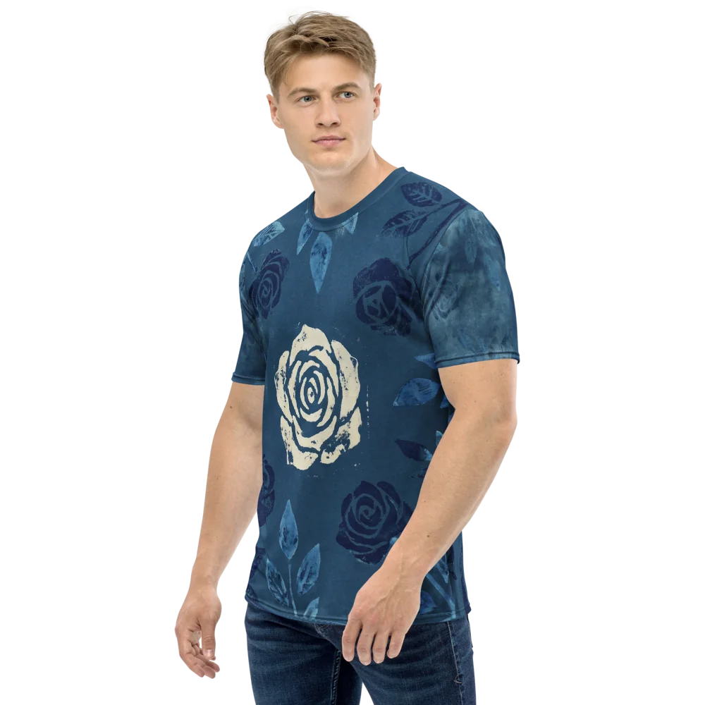 Indigo Wallpaper Tile T-Shirt — Symmetrisches Floral Pattern — Linker Ärmel