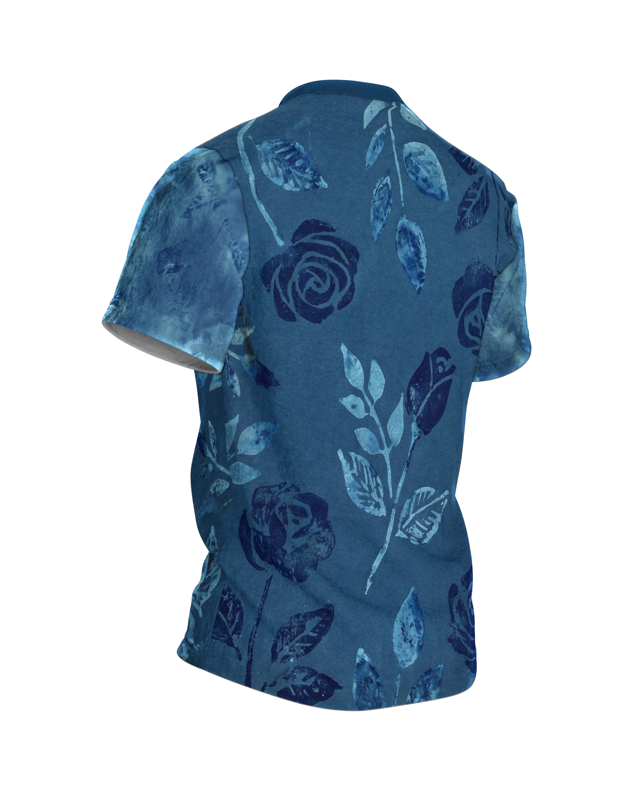 Indigo Wallpaper Tile T-Shirt, Rosen im Handblockdruck-Stil auf Jeansblau, Rückseite schräg rechts