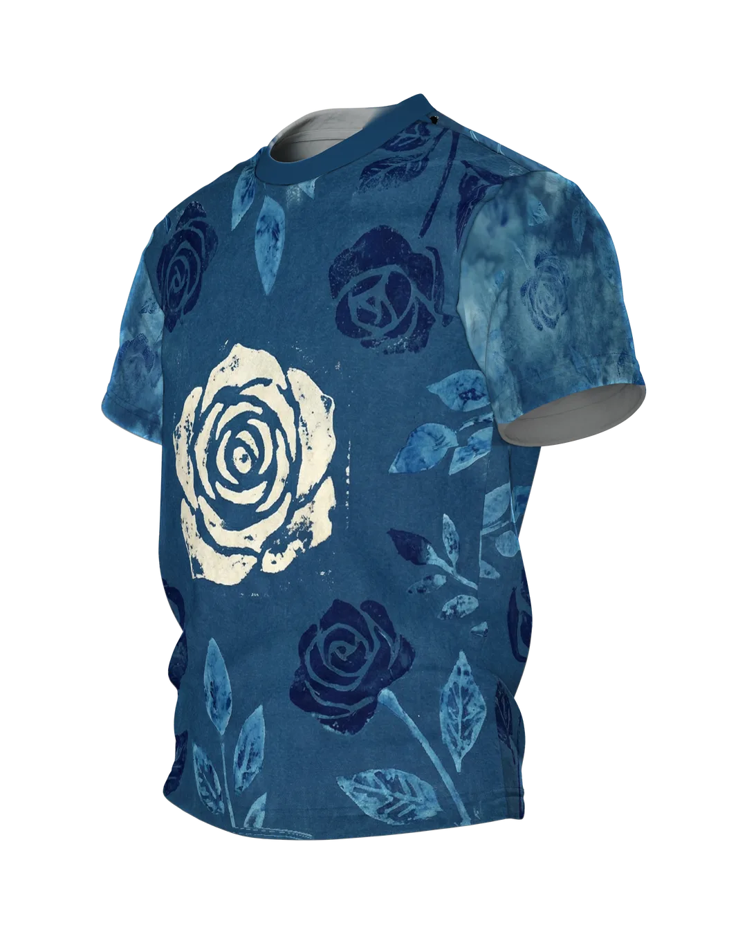 Indigo Wallpaper Tile T-Shirt, Rosen im Handblockdruck-Stil auf Jeansblau, Seitenansicht rechts
