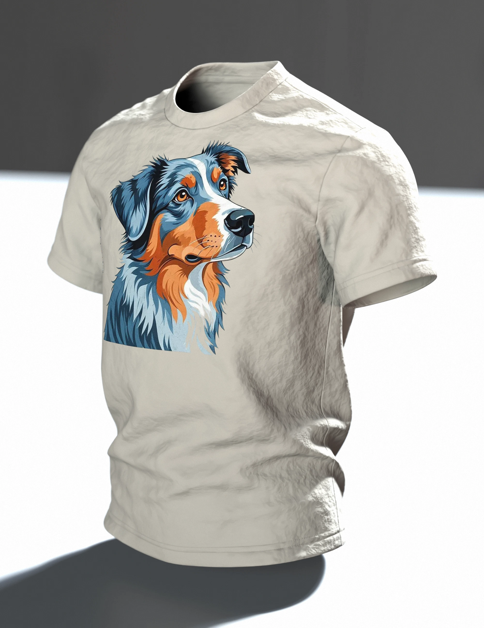 Australian Shepherd T-Shirt mit zwei Riso-Porträts, wacher Blick vorn, stiller Blick am Rücken, Im Raum, schräg