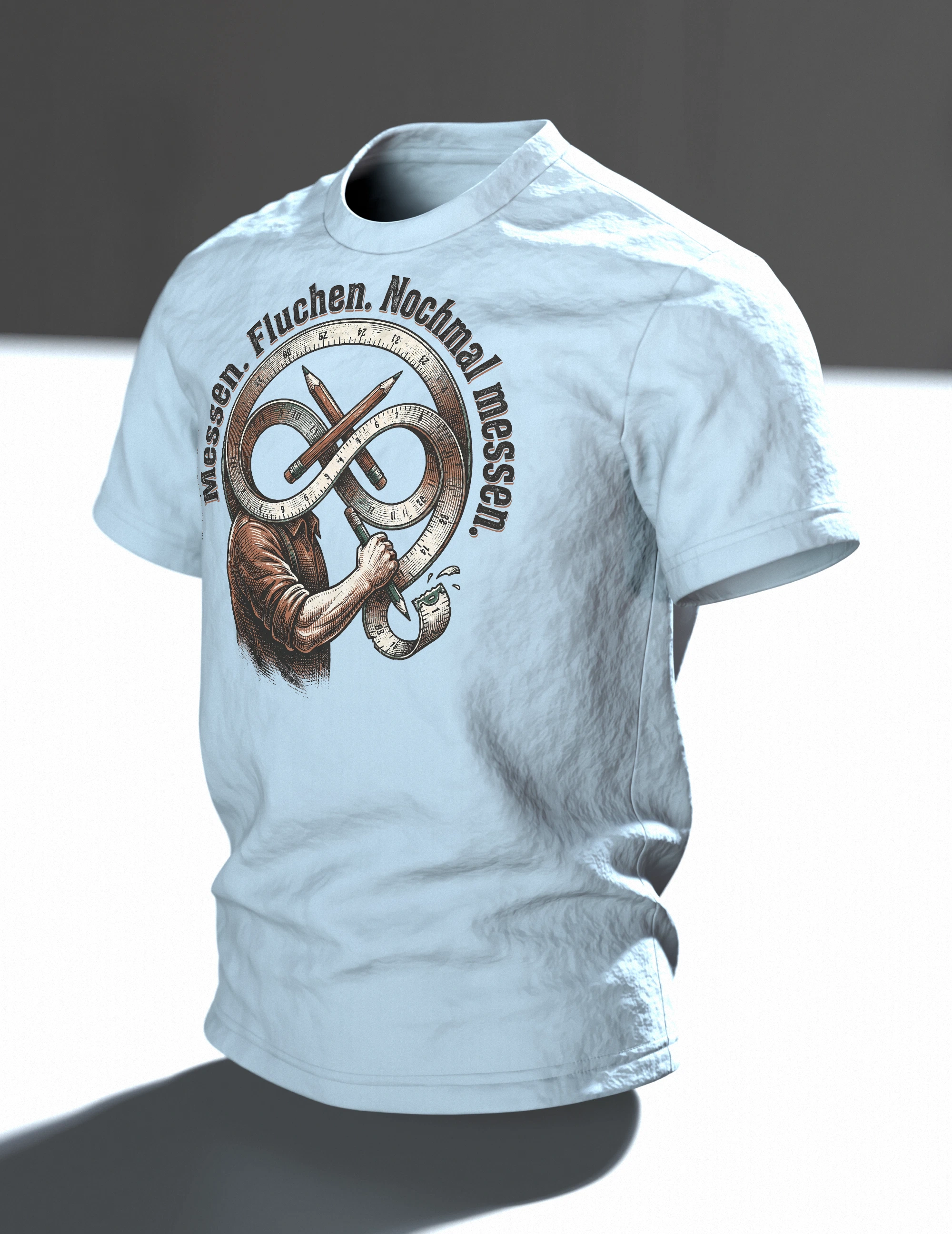 Handwerker T-Shirt "Messen. Fluchen. Nochmal messen.", Maßband-Emblem im Holzschnitt-Stil, Im Raum, schräg