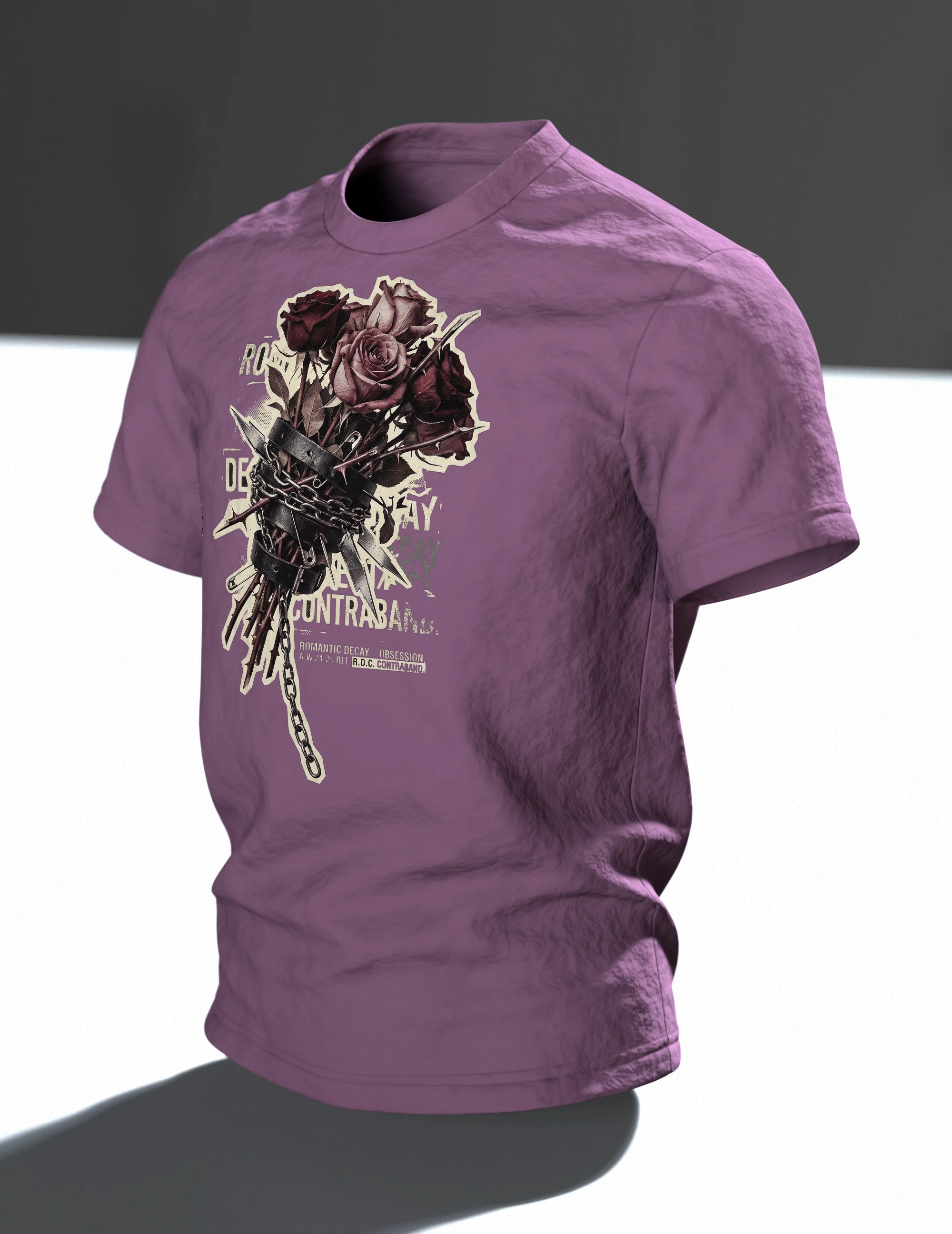 Romantic Decay T-Shirt, Rosen in Leder und Ketten mit Exploded-View-Rücken, Im Raum, schräg