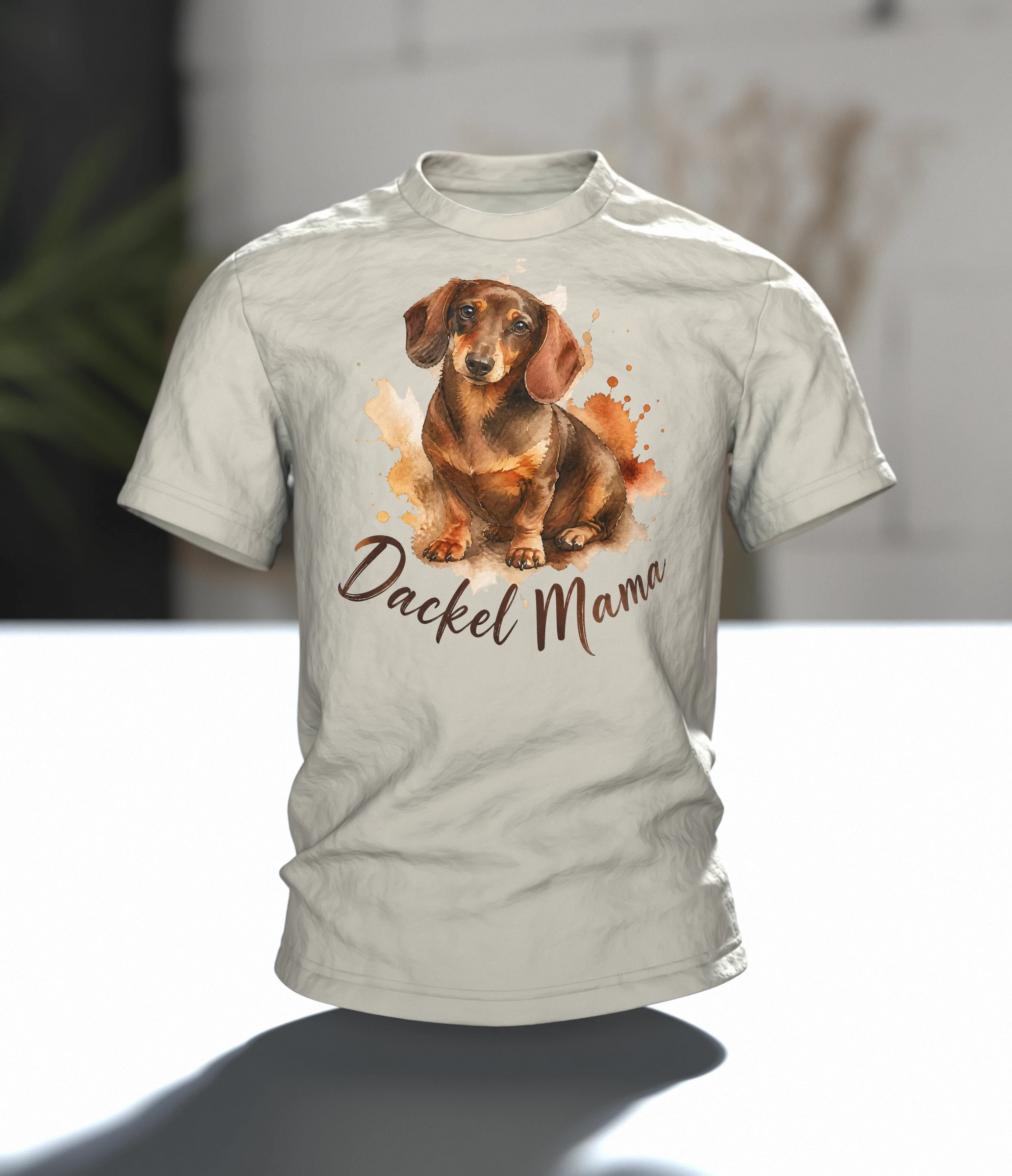Dackel Mama T-Shirt, Aquarell Dackel Porträt im Herbstlook, Im Raum