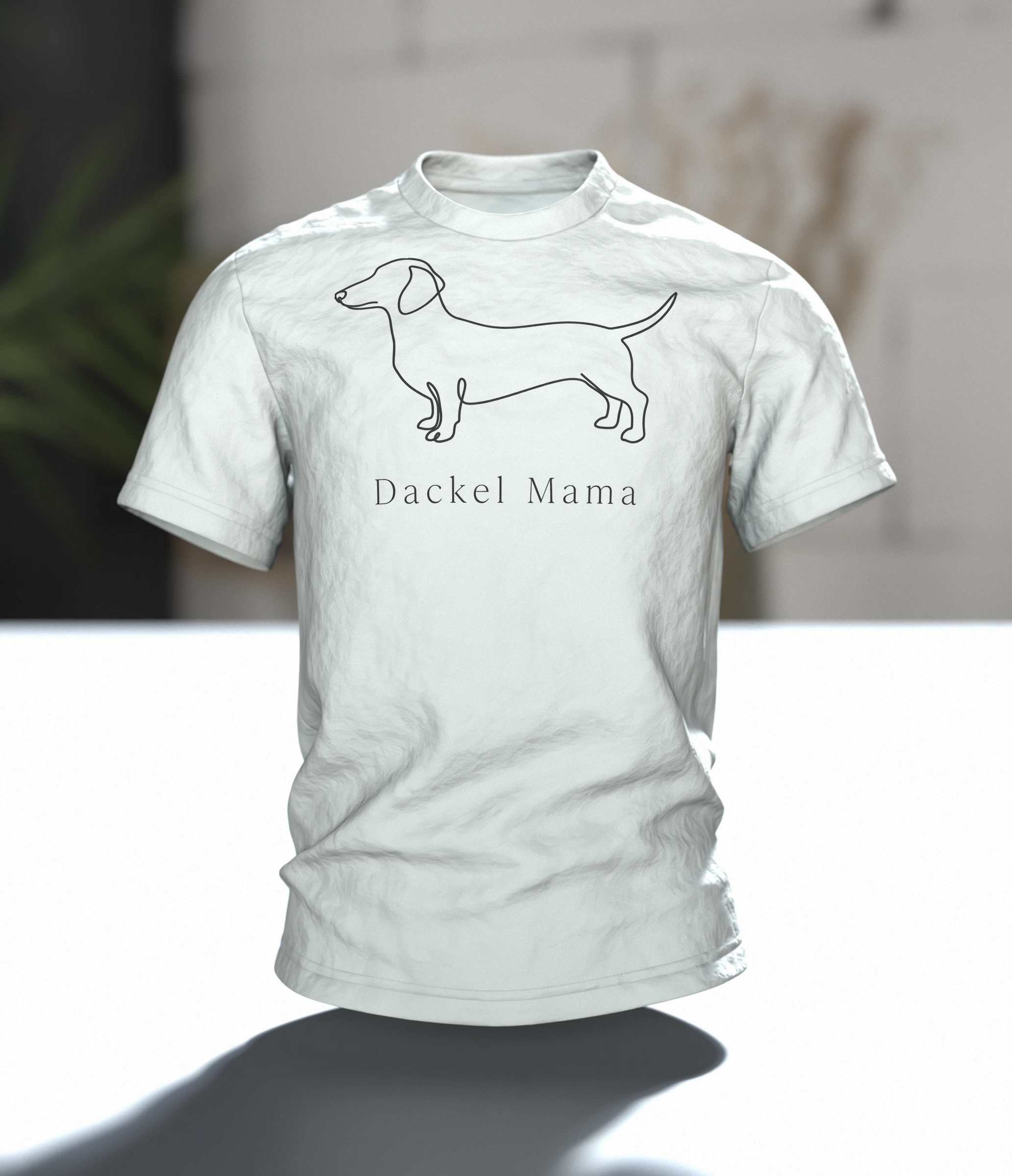 Dackel Mama T-Shirt, minimalistische Dackel Linienkunst mit Schriftzug auf dem Rücken, Im Raum