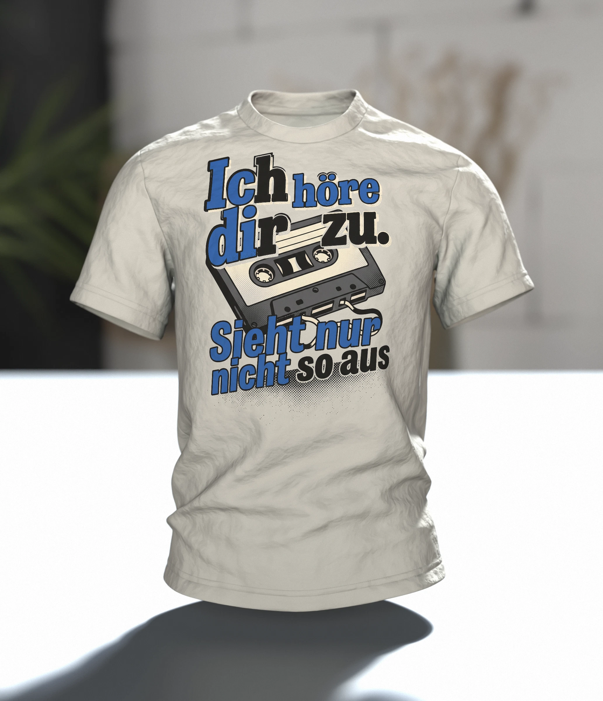 Kassette T-Shirt "Ich höre dir zu. Sieht nur nicht so aus", Retro Pop-Art Spruch, Im Raum