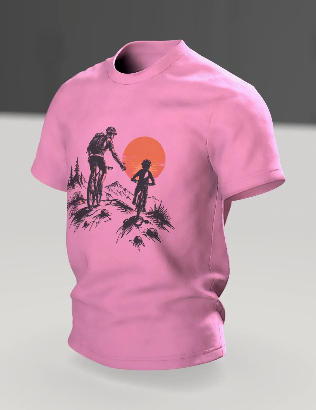 Mountainbiker T-Shirt: Vater und Kind auf Mountainbikes vor großer Sonne, Tusche-Silhouette als Geschenk für Papa, Im Raum, schräg