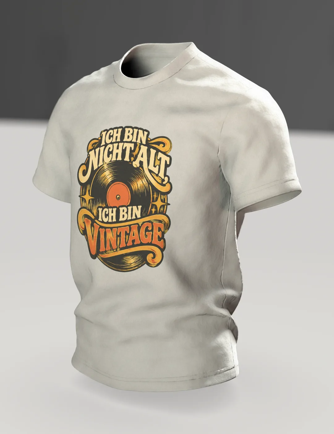 Schallplatte T-Shirt „ICH BIN NICHT ALT, ICH BIN VINTAGE“ mit Vinyl-Emblem, Retro 70er Schrift und Kopfhörer-Szene hinten, Im Raum, schräg