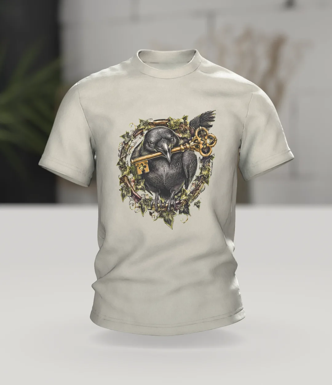 Rabe T-Shirt Gothic: Rabe mit Schlüssel im Efeukranz, Im Raum