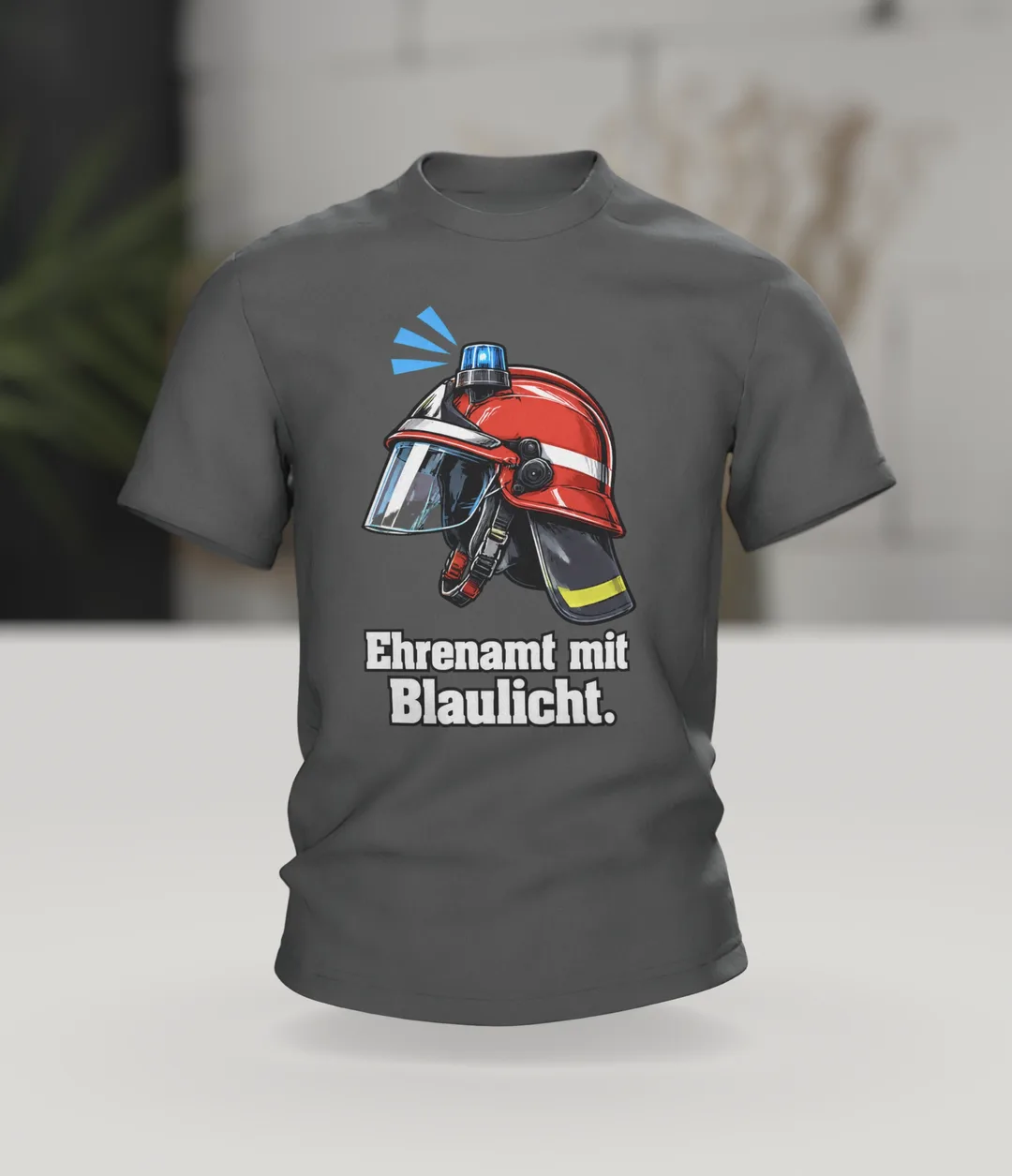 Freiwillige Feuerwehr T-Shirt „Ehrenamt mit Blaulicht.“, Im Raum