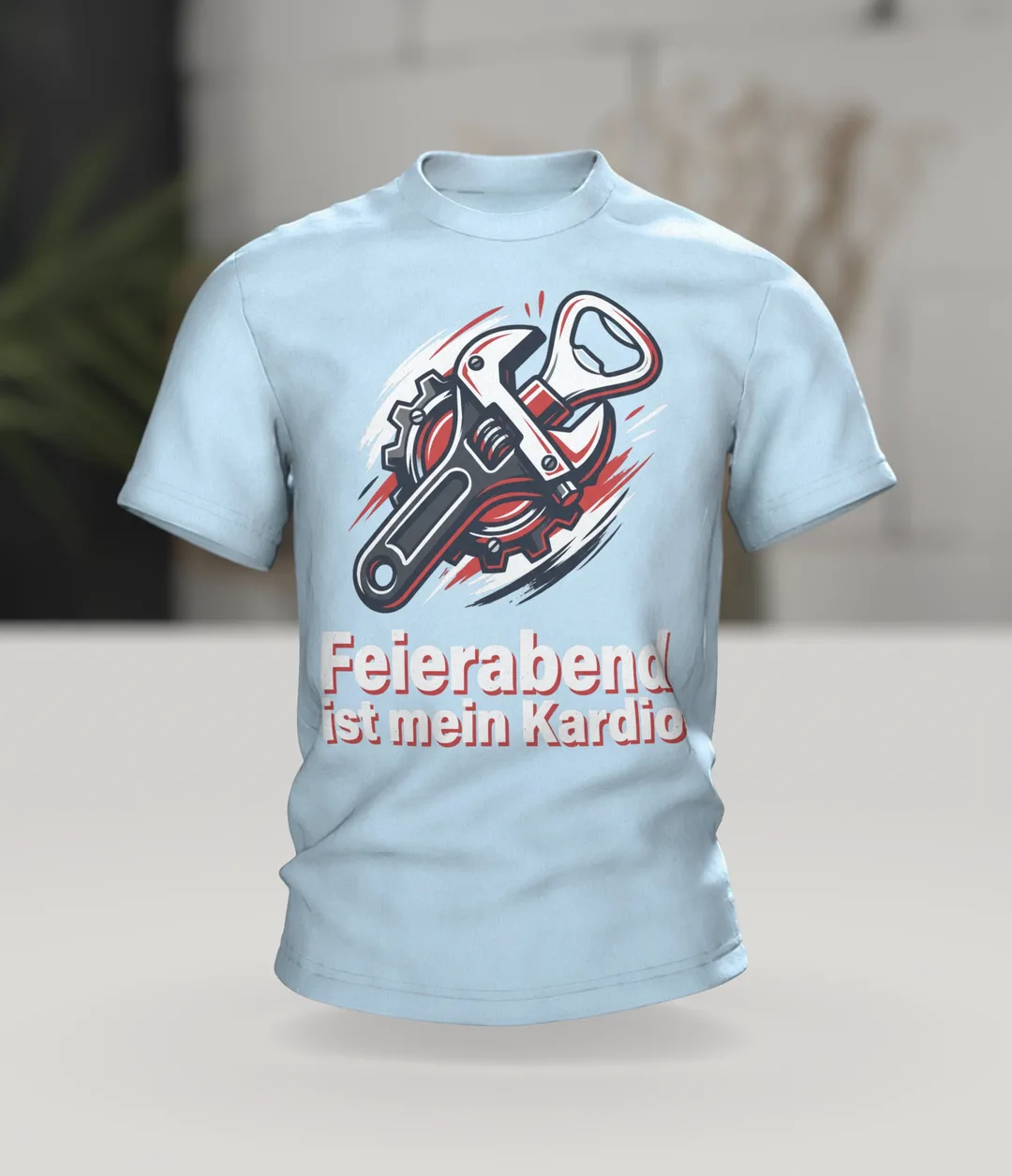 Feierabend T-Shirt "Feierabend ist mein Kardio", Werkstatt-Wappen aus Schraubenschlüssel und Flaschenöffner, Im Raum