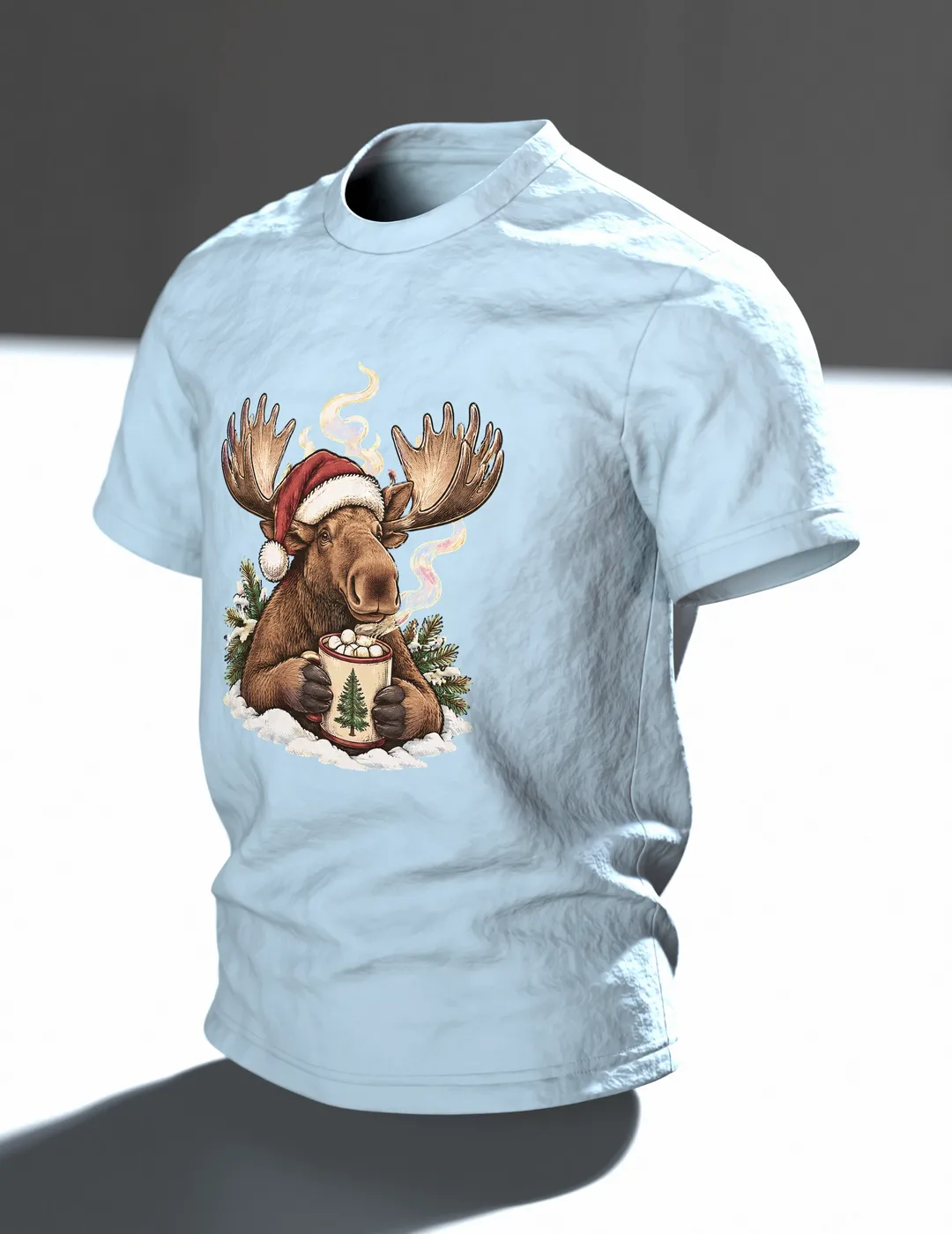 Elch T-Shirt Weihnachten: Elch mit Weihnachtsmütze trinkt Kakao mit Marshmallows, Lagerfeuer auf dem Rücken, Im Raum, schräg
