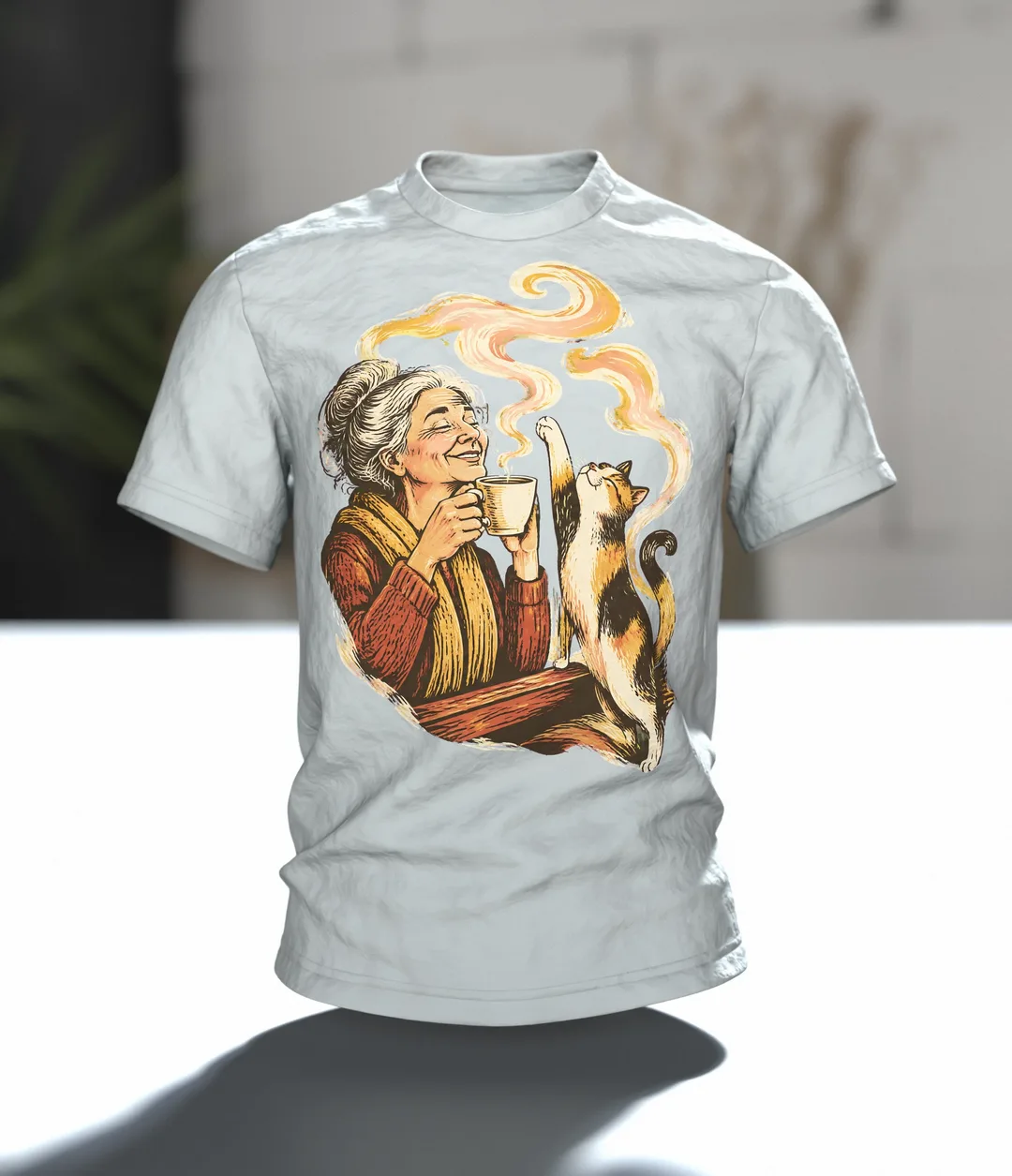 Oma mit Katze am Fenster T-Shirt, Entwurfsfassung, Im Raum