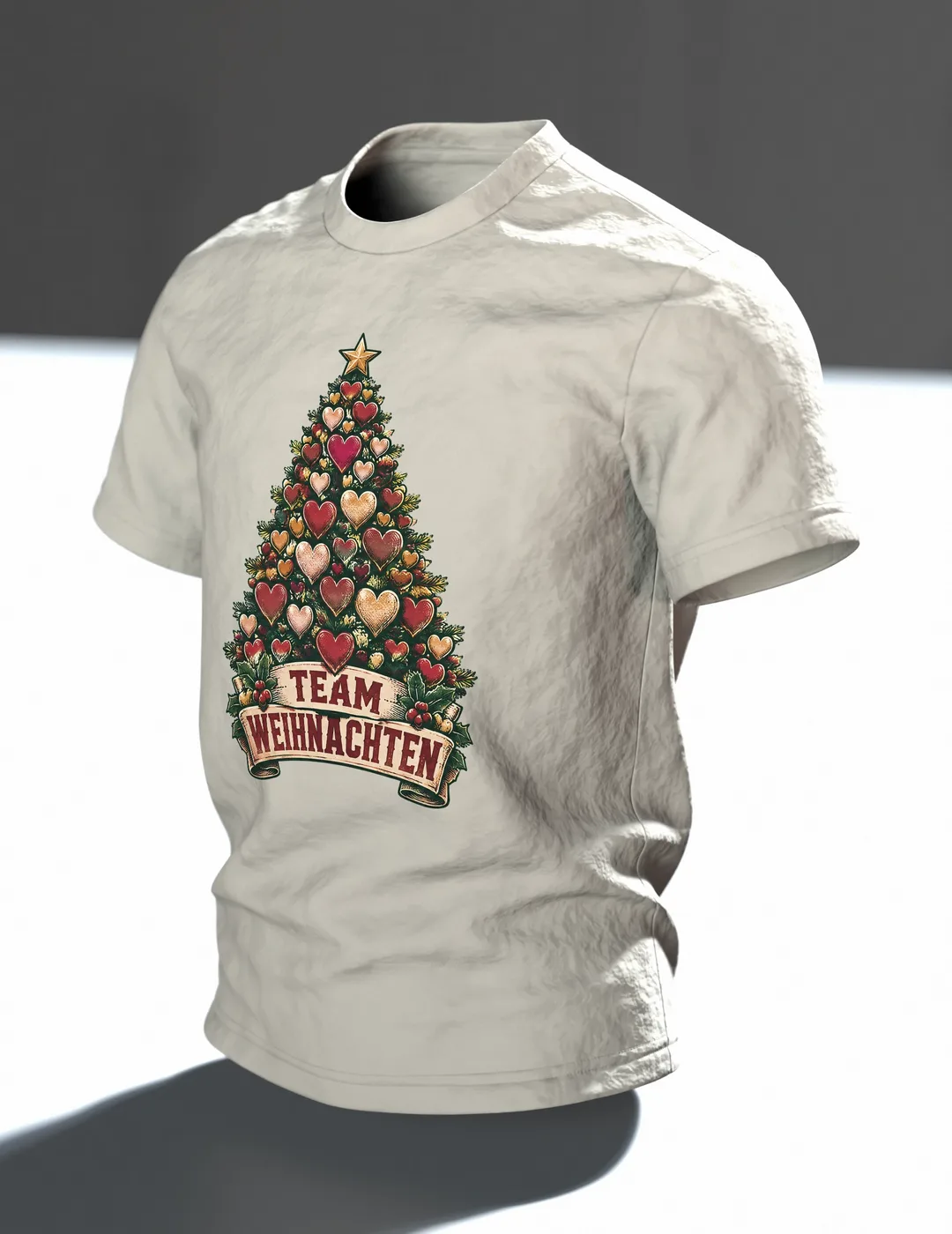 Herz Tannenbaum T-Shirt „TEAM WEIHNACHTEN“ Vintage Weihnachtsshirt Familie, Schlitten auf dem Rücken, Partnerlook Damen Herren, Im Raum, schräg